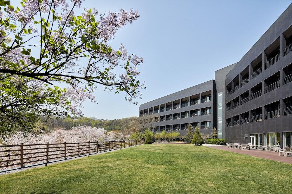 Rolling Hills Hotel Hwaseong Exterior photo